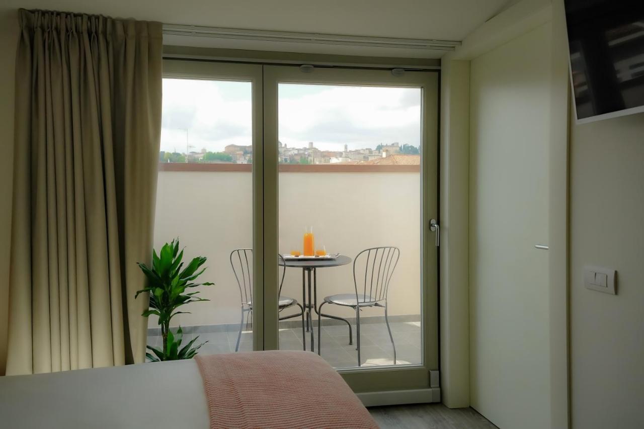Bergamo Inn 15 Kültér fotó A sliding door